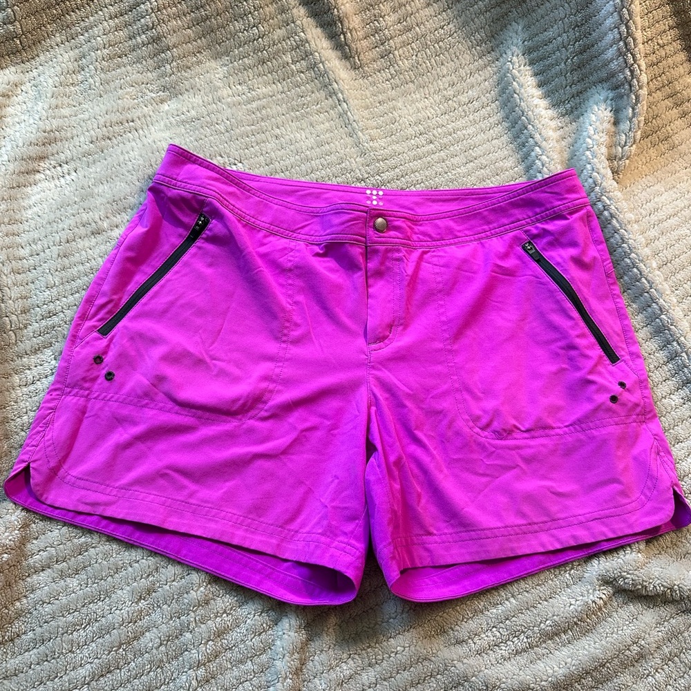 Title Nine Rogue 5” Shorts